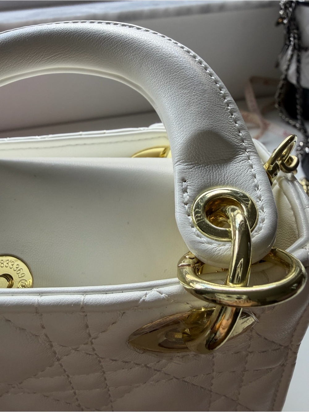 Small White Quilted Top Handle Chain Shoulder Bag - Picture 3 of 5